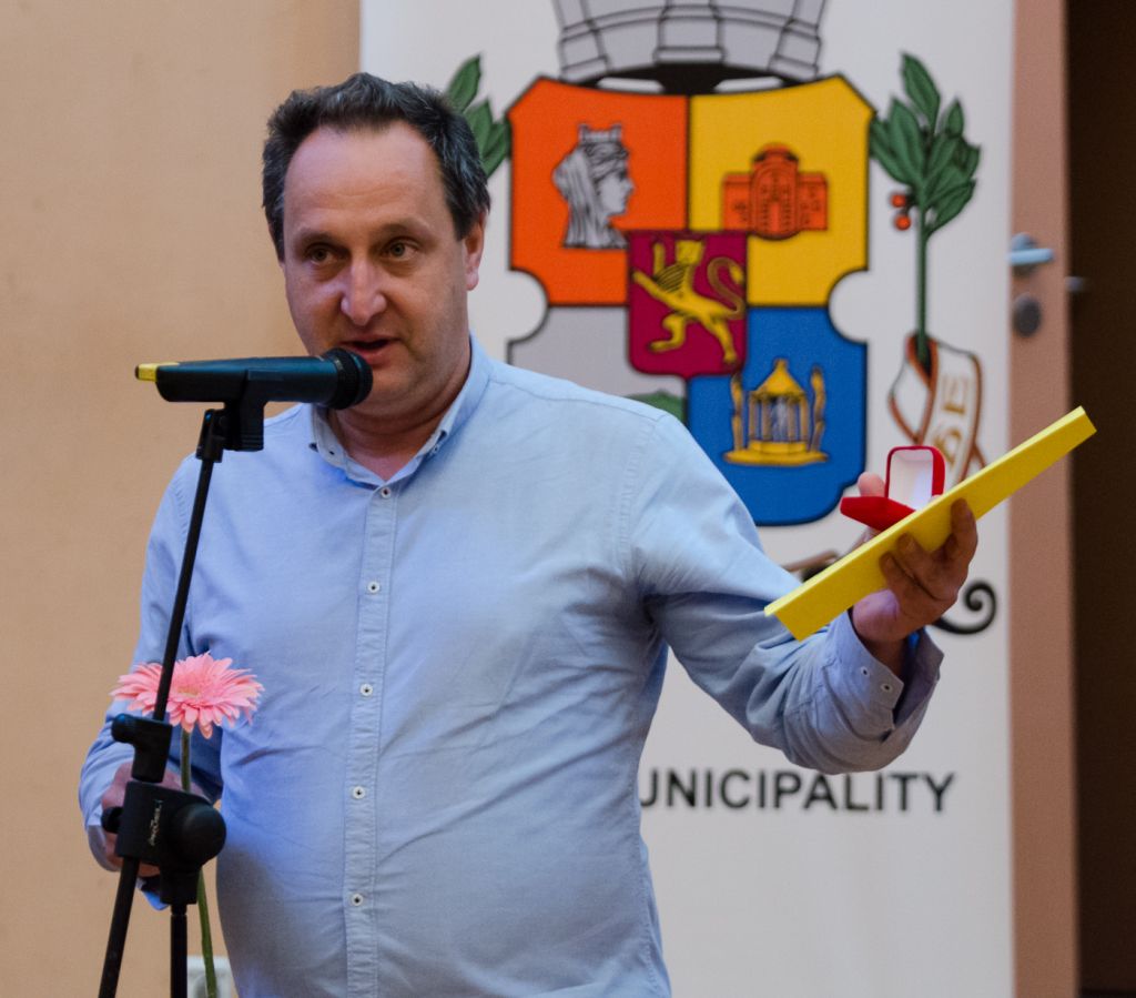 Ognyan Draganov with the Golden Feather Award