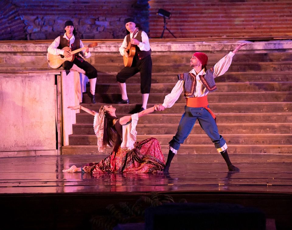 Four young foreign ballet dancers from the European project are part of our ballet company