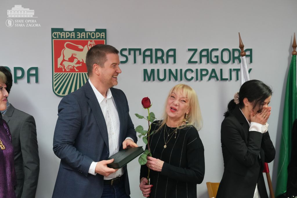 Община Стара Загора удостои балетната трупа на Държавната опера с благодарствен знак за изключителните й заслуги