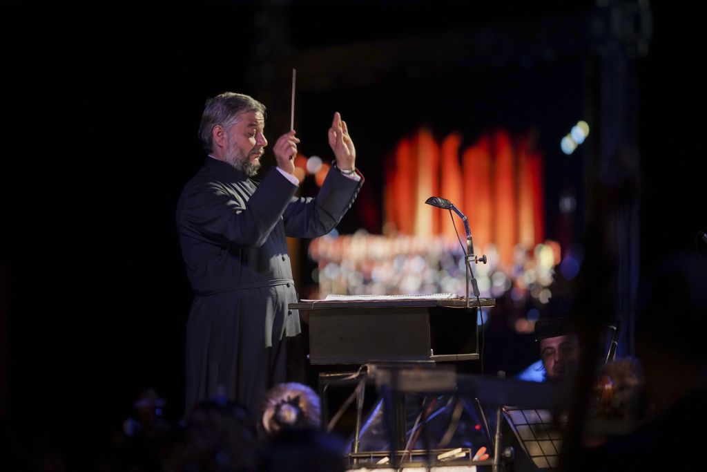 Metropolitan Cyprian conducts the "St. Matthew Passion" at the Ancient Forum